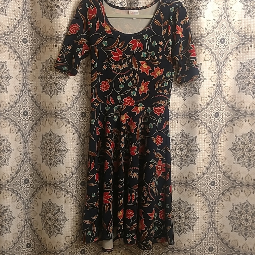 {LulaRoe} Medium Nicole Dress